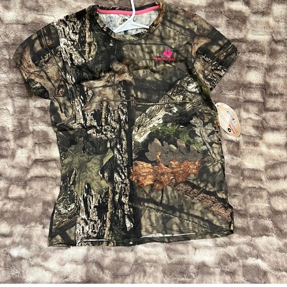 Mossy Oak Tops - NWT Women's Mossy Oak Camo T-Shirt SIZE Large